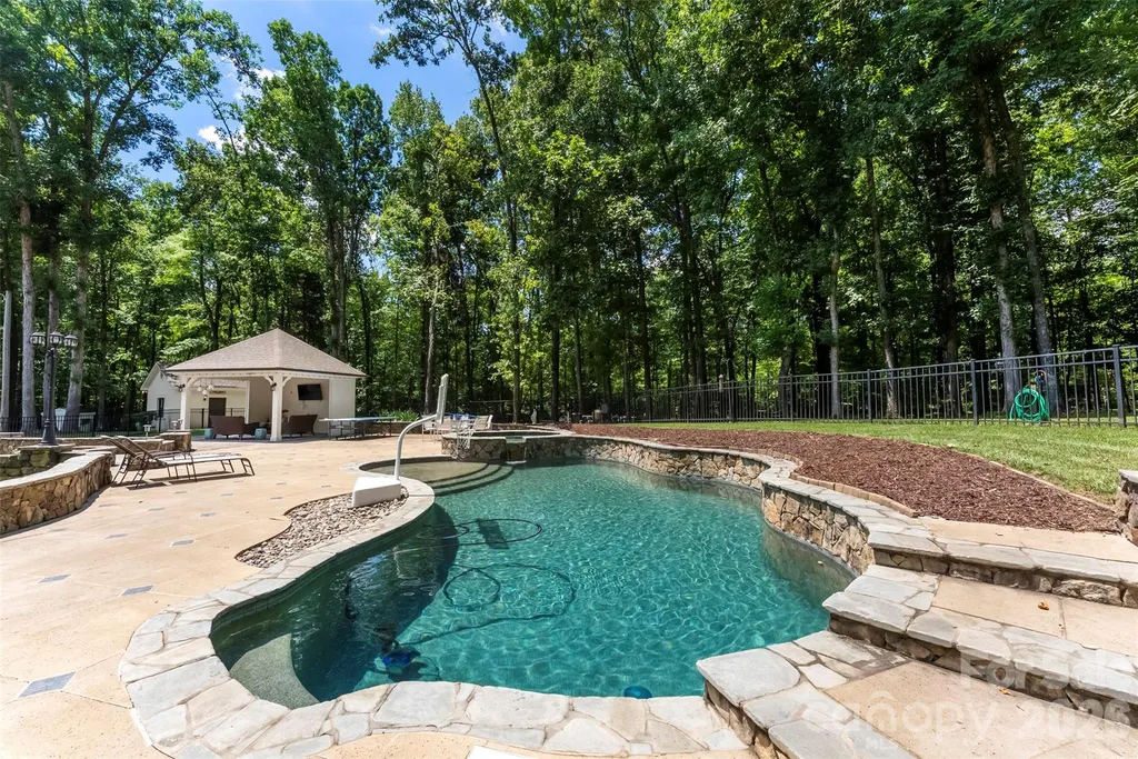 10107 Annie Oakley Lane Charlotte NC 28227