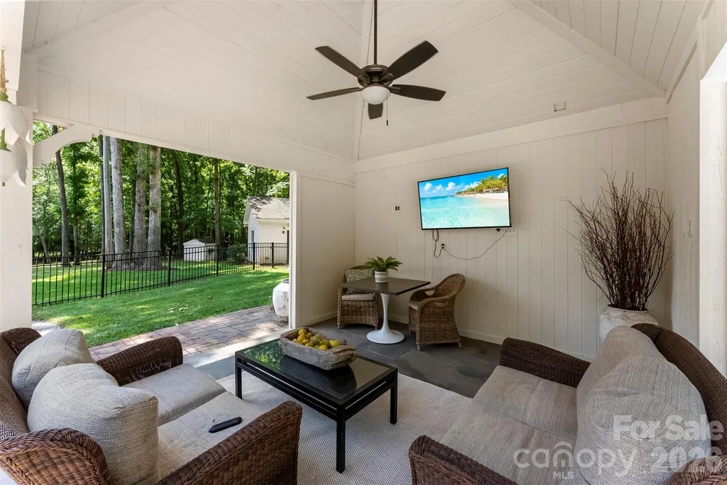 10107 Annie Oakley Lane Charlotte NC 28227