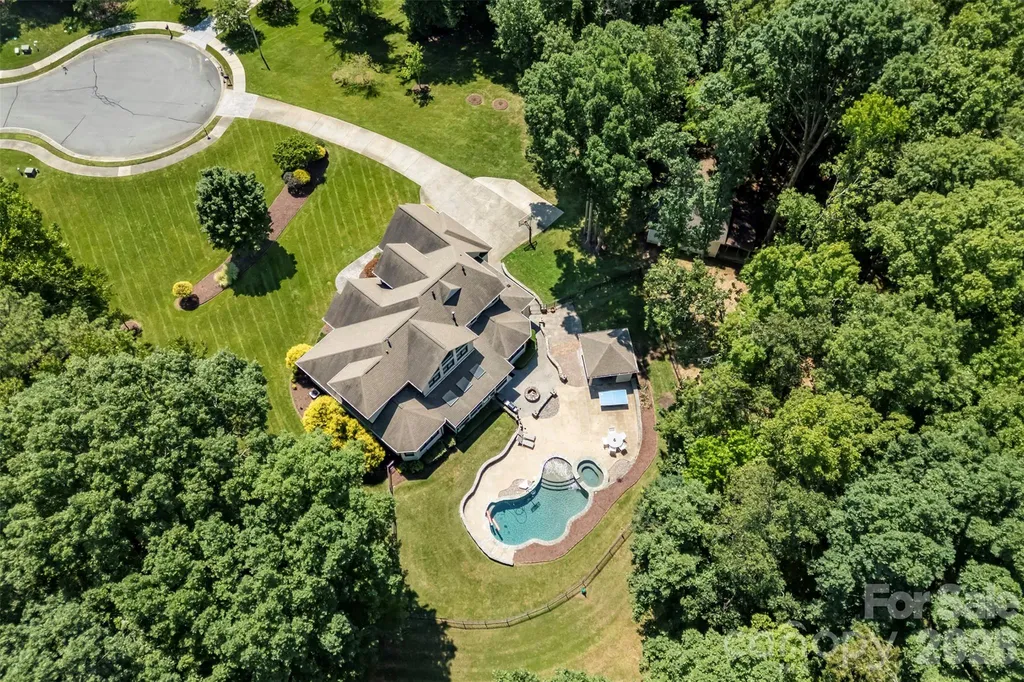 10107 Annie Oakley Lane Charlotte NC 28227