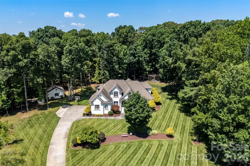 10107 Annie Oakley Lane Charlotte NC 28227