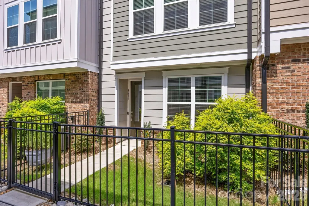 3213 Zenith Lane Charlotte NC 28205