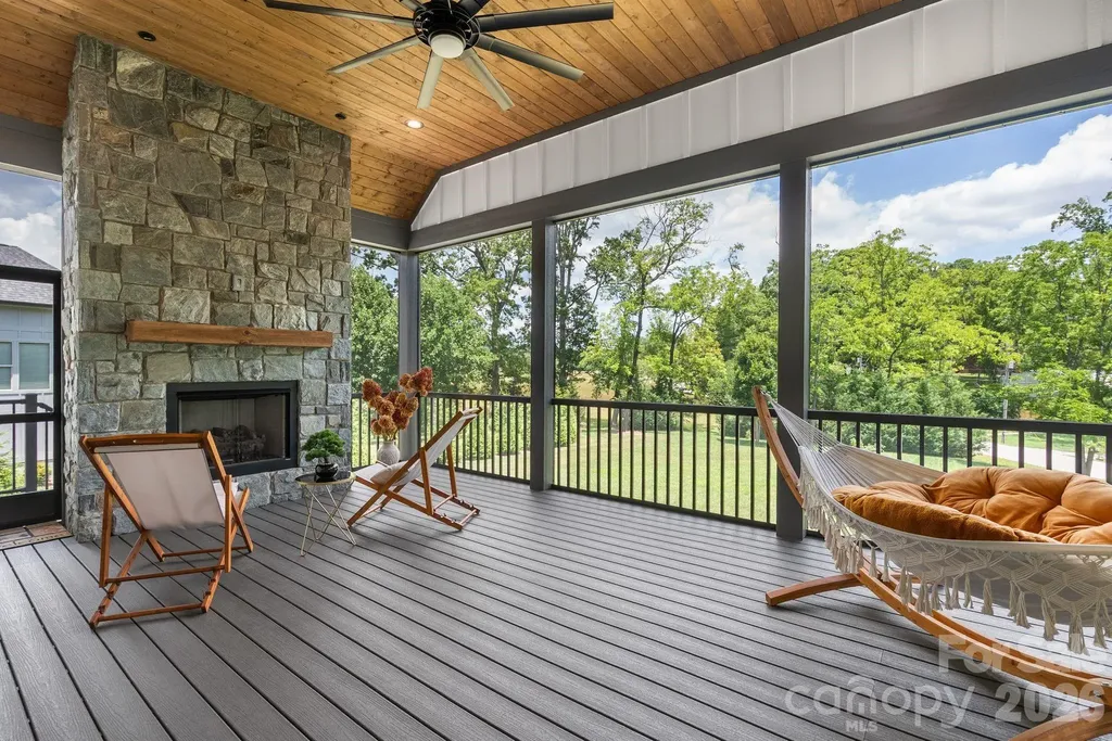 549 Daniel Circle Drive Mills River NC 28759
