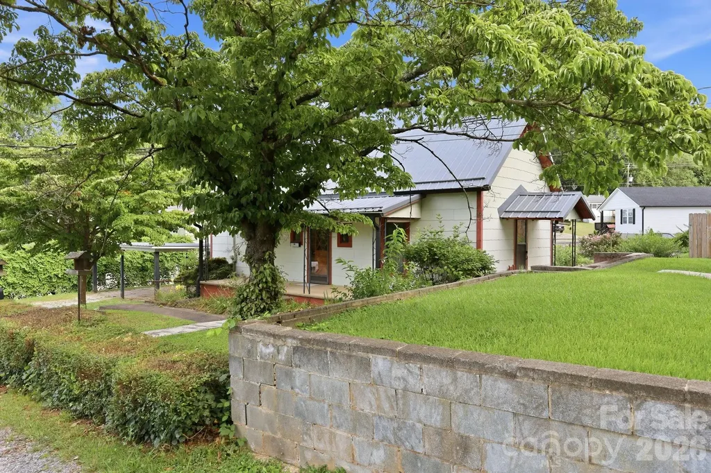 209 Virginia Avenue Marion NC 28752