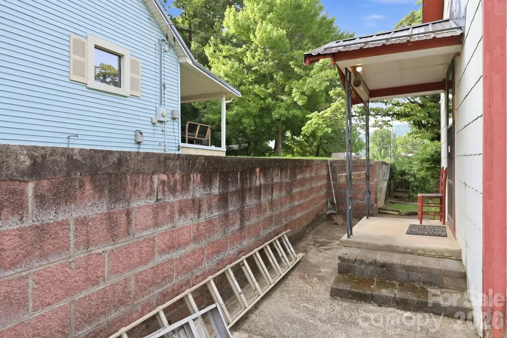 209 Virginia Avenue Marion NC 28752