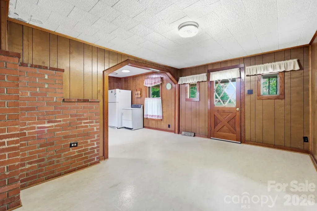 209 Virginia Avenue Marion NC 28752