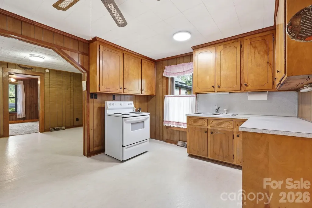 209 Virginia Avenue Marion NC 28752