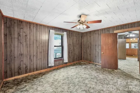 209 Virginia Avenue Marion NC 28752