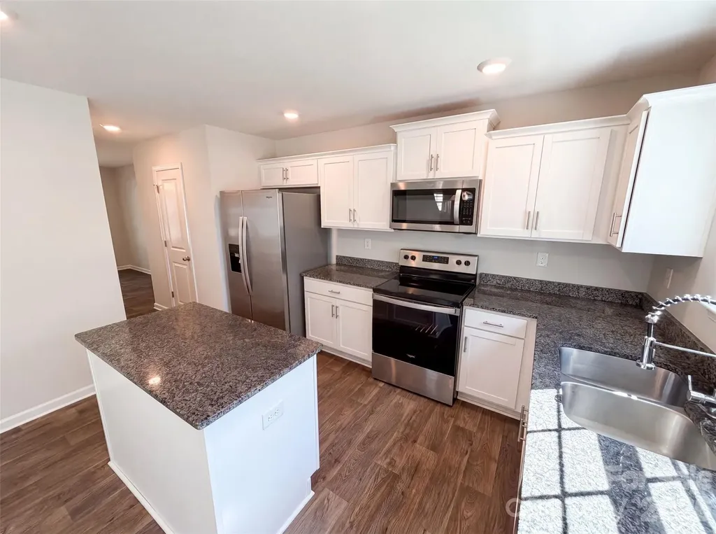2014 Tarzi Lane Charlotte NC 28215