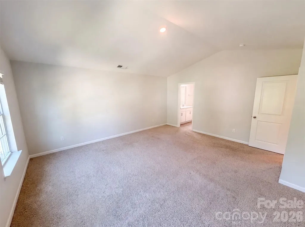 2014 Tarzi Lane Charlotte NC 28215