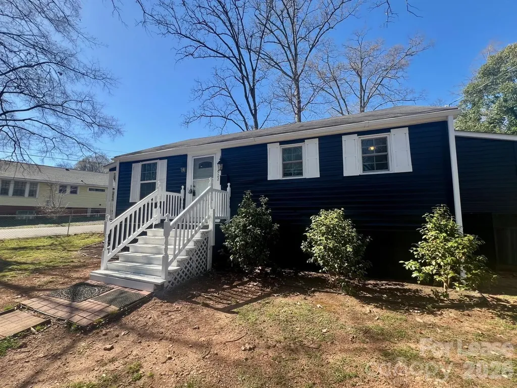 922 Ambassador Street Charlotte NC 28208