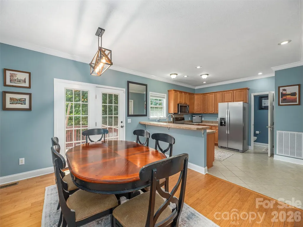 527 East Street Candler NC 28715