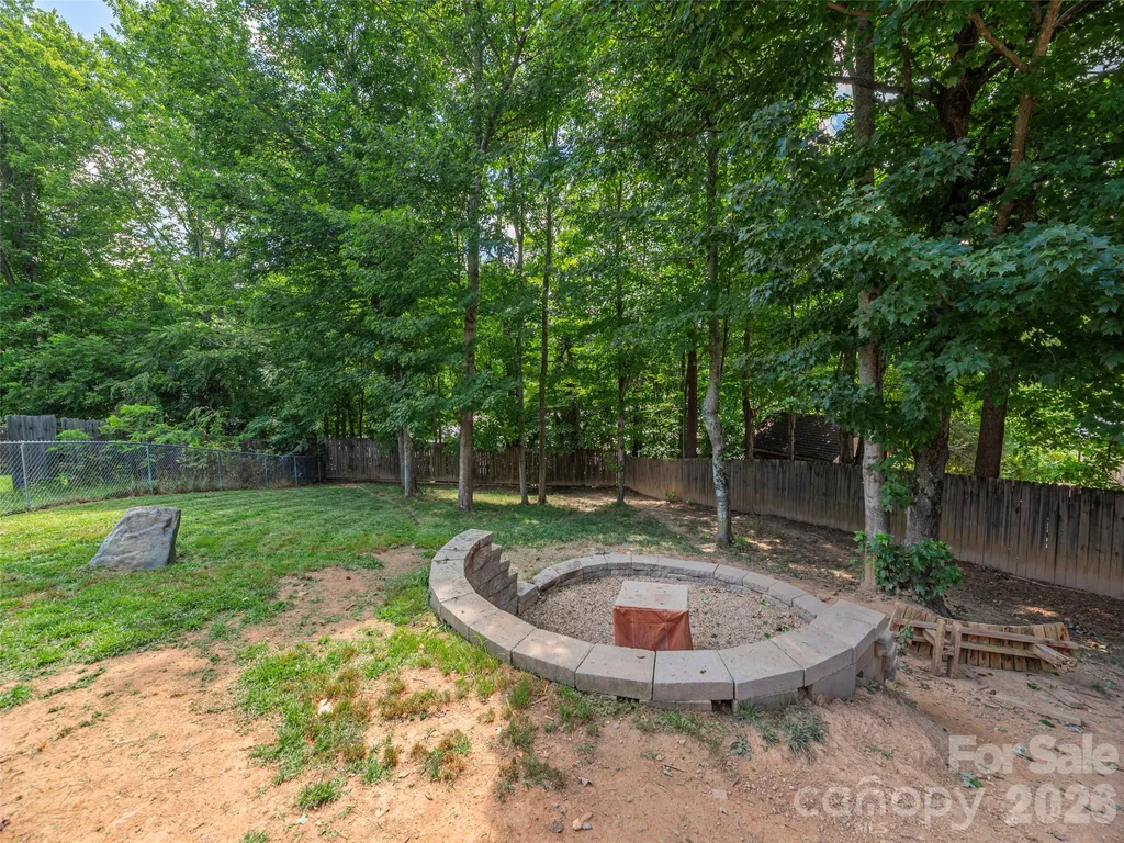 527 East Street Candler NC 28715