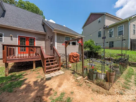 527 East Street Candler NC 28715
