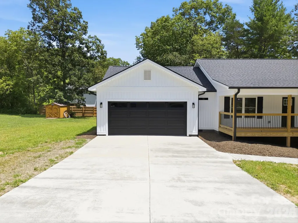 322 Jody Street East Flat Rock NC 28726