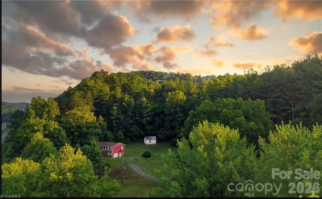 11526 Us Highway 421 Purlear NC 28665