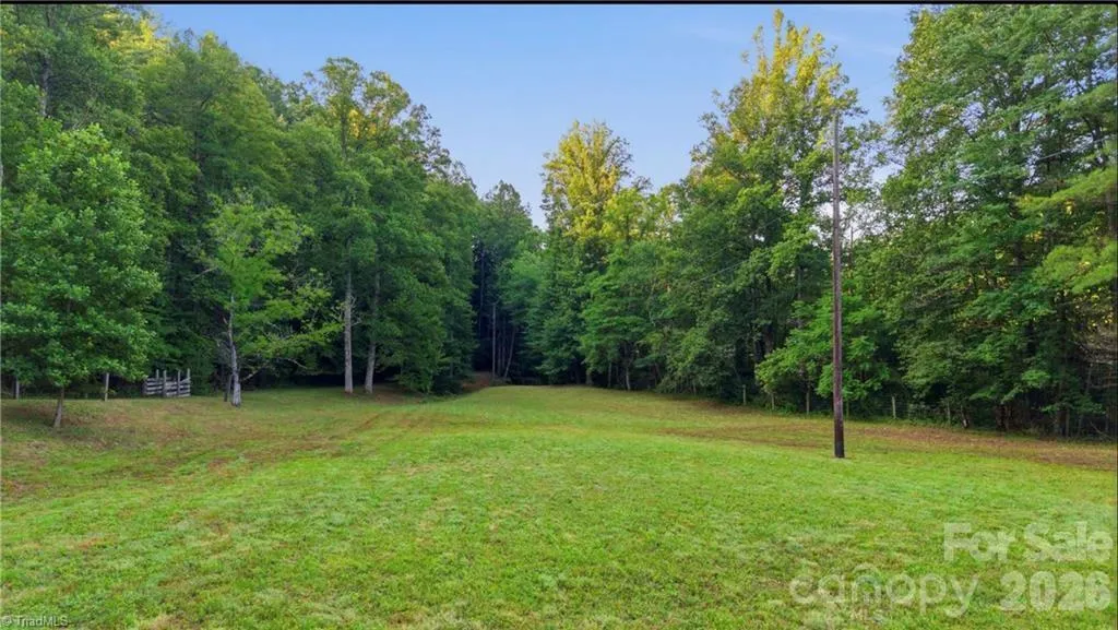11526 Us Highway 421 Purlear NC 28665