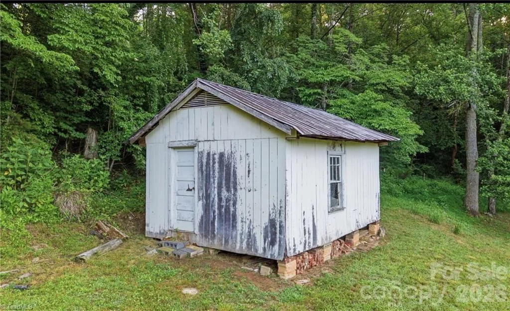 11526 Us Highway 421 Purlear NC 28665
