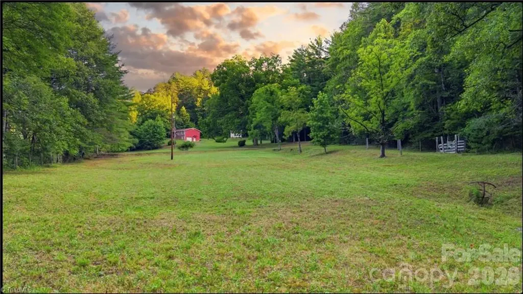 11526 Us Highway 421 Purlear NC 28665