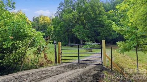 11526 Us Highway 421 Purlear NC 28665