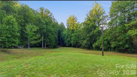 11526 Us Highway 421 Purlear NC 28665