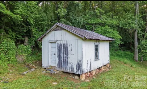 11526 Us Highway 421 Purlear NC 28665