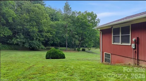 11526 Us Highway 421 Purlear NC 28665