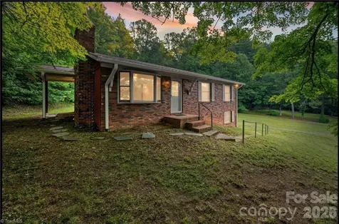 11526 Us Highway 421 Purlear NC 28665