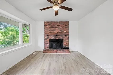 11526 Us Highway 421 Purlear NC 28665