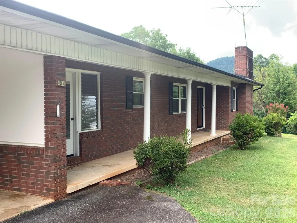 6285 Nc 16 Highway N Taylorsville NC 28681