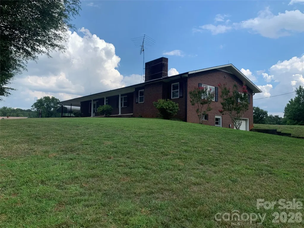 6285 Nc 16 Highway N Taylorsville NC 28681