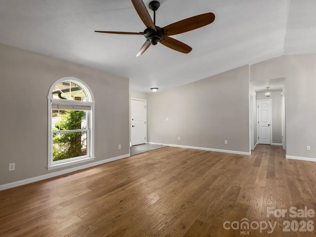 19 Loggers Run Hendersonville NC 28739