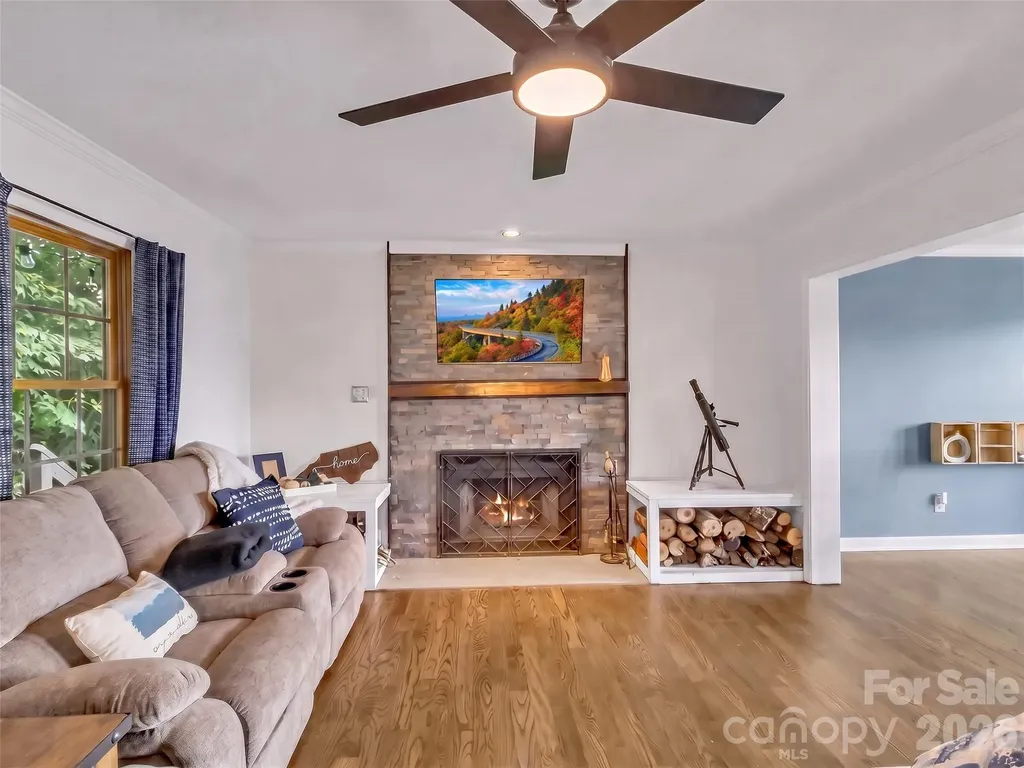 1231 Grandeur Heights Clyde NC 28721
