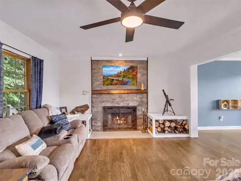 1231 Grandeur Heights Clyde NC 28721