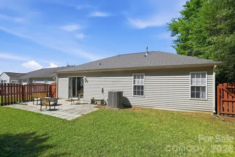 13113 Young Fawn Court Charlotte NC 28278