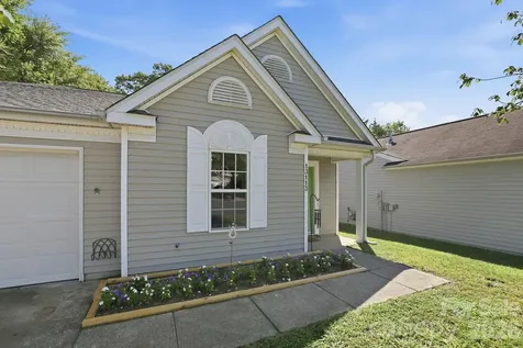 13113 Young Fawn Court Charlotte NC 28278