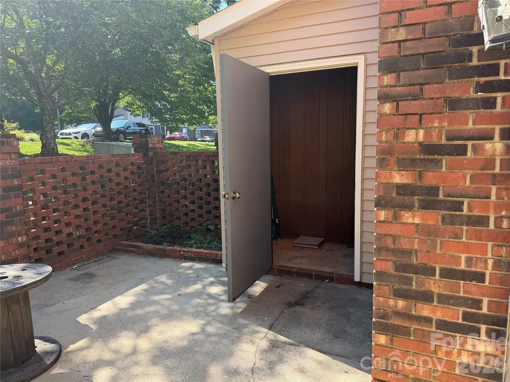2705 N Center Street Hickory NC 28601