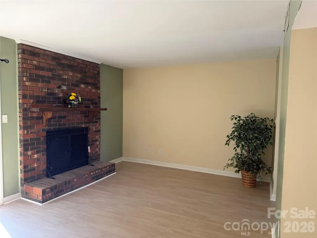 2705 N Center Street Hickory NC 28601