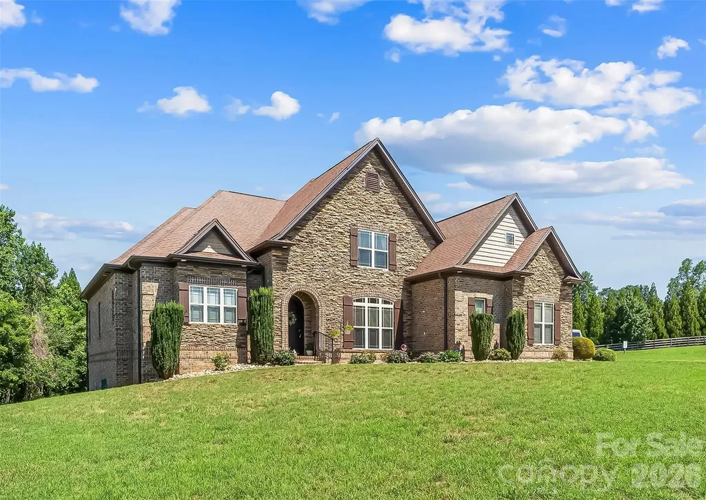 5895 Bakers Point Hickory NC 28602