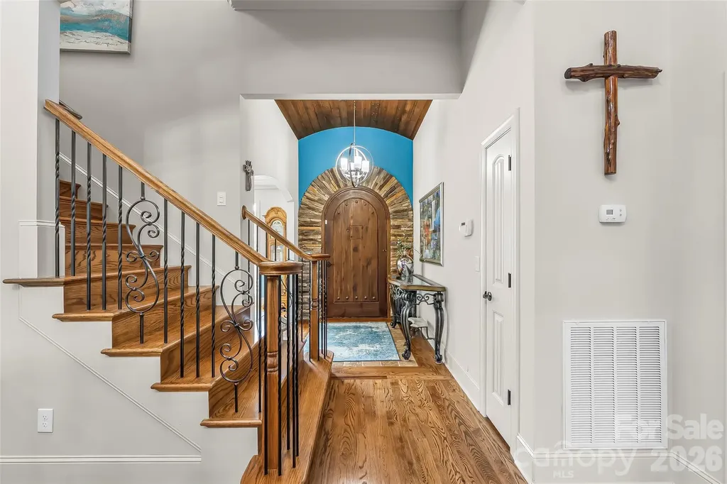 5895 Bakers Point Hickory NC 28602