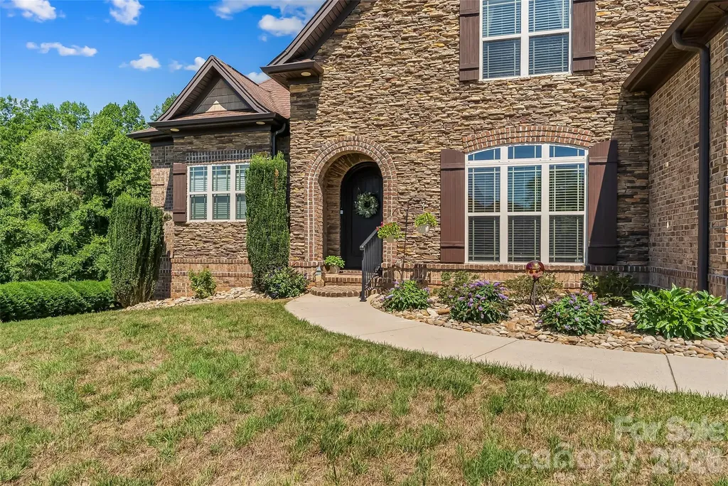 5895 Bakers Point Hickory NC 28602