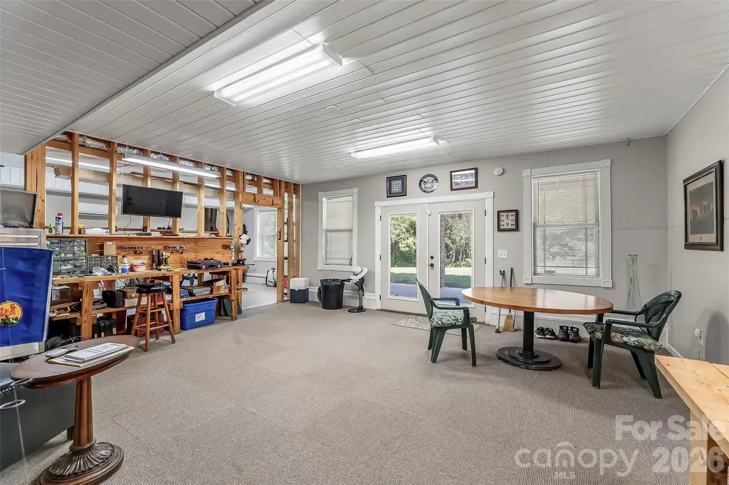 5895 Bakers Point Hickory NC 28602
