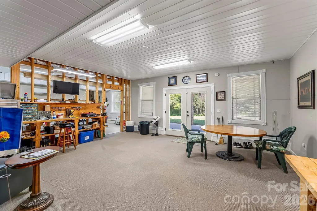 5895 Bakers Point Hickory NC 28602