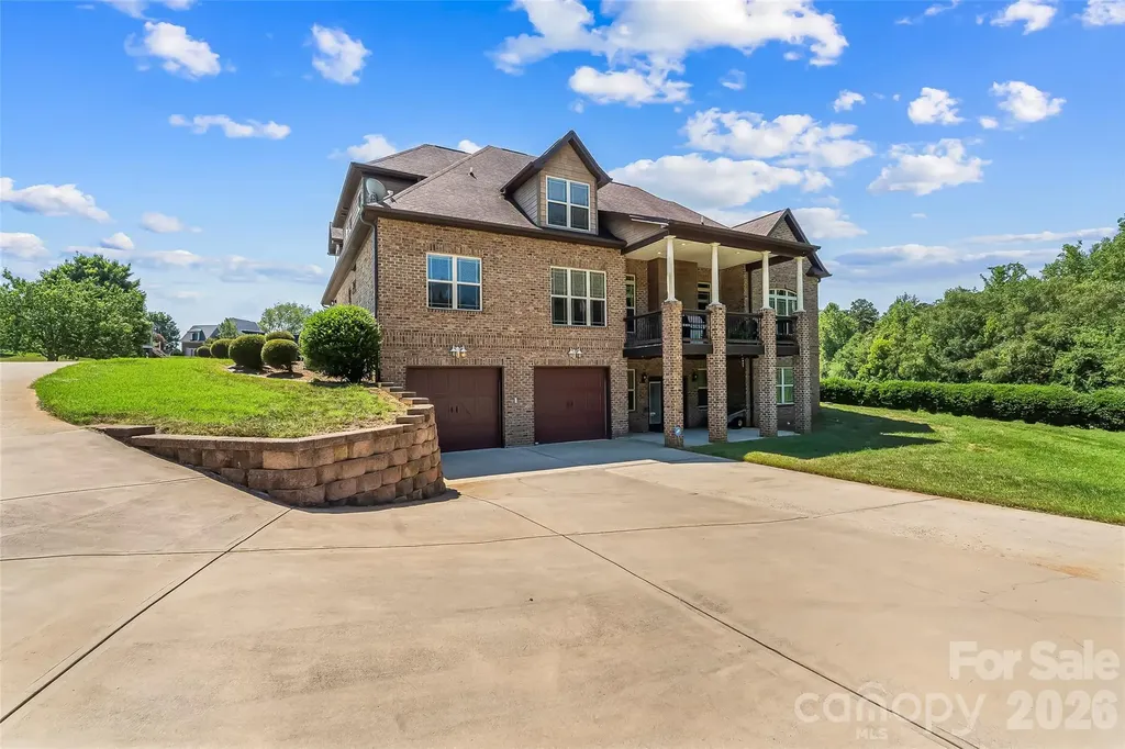 5895 Bakers Point Hickory NC 28602