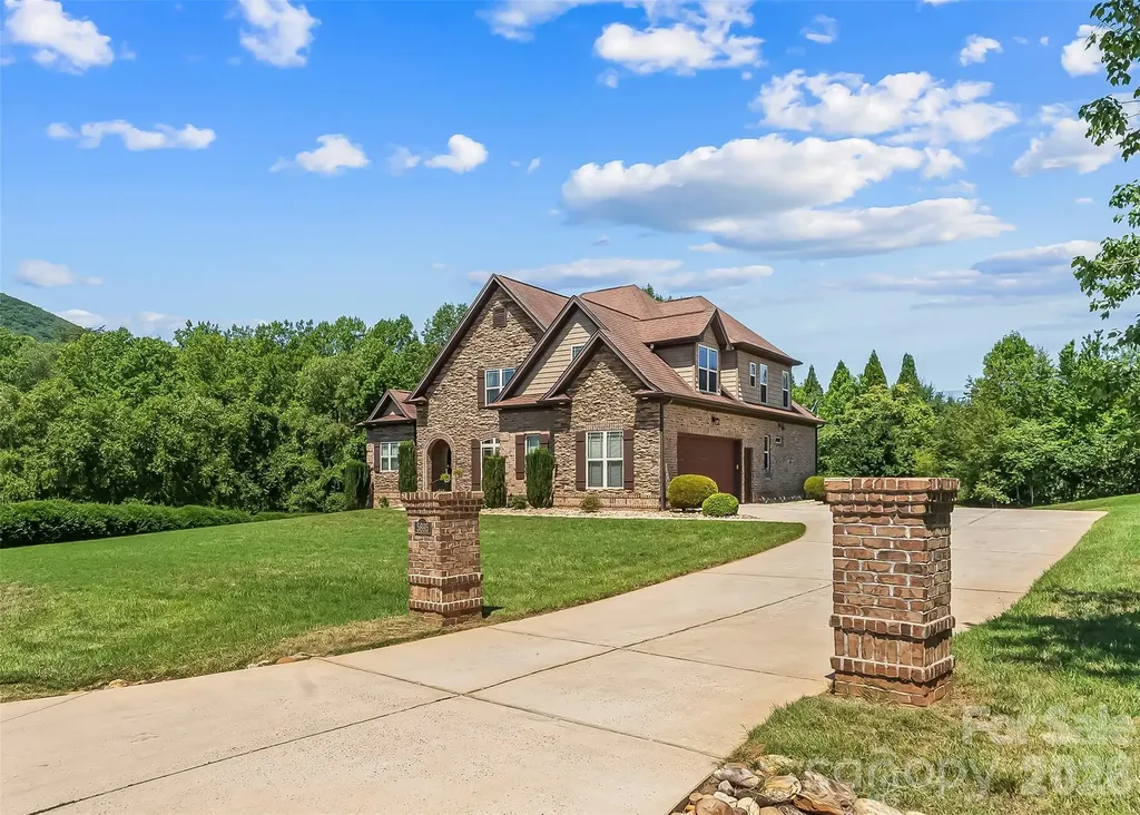 5895 Bakers Point Hickory NC 28602