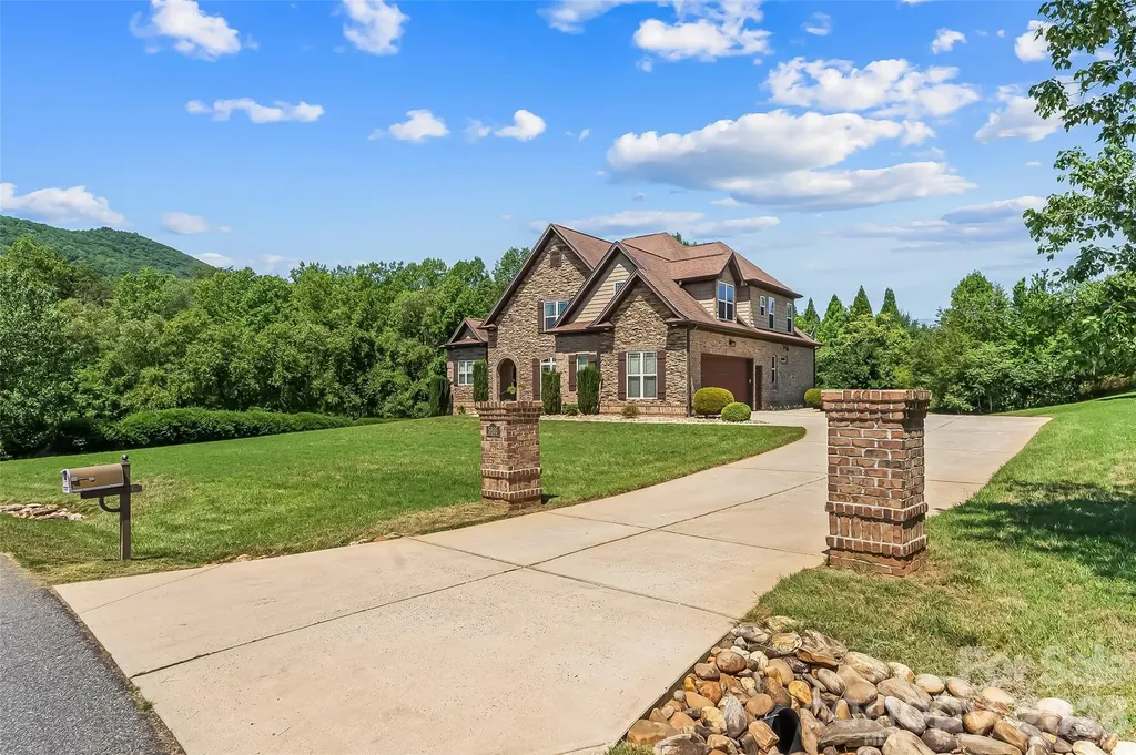 5895 Bakers Point Hickory NC 28602