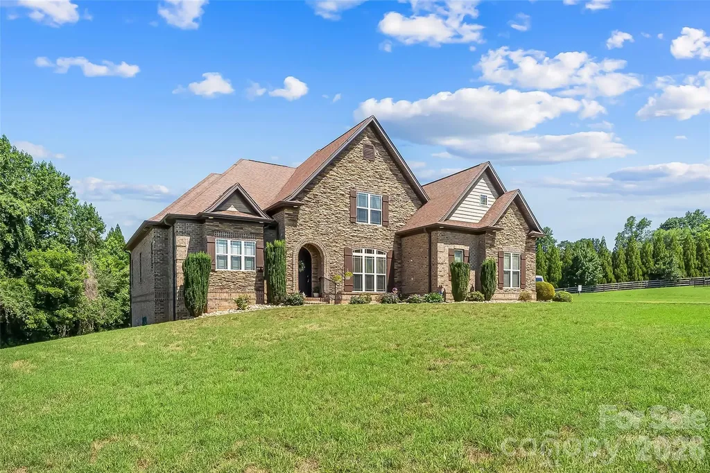5895 Bakers Point Hickory NC 28602