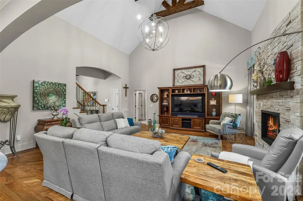 5895 Bakers Point Hickory NC 28602