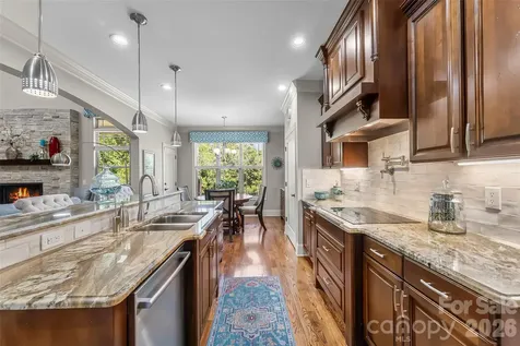 5895 Bakers Point Hickory NC 28602