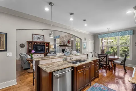 5895 Bakers Point Hickory NC 28602