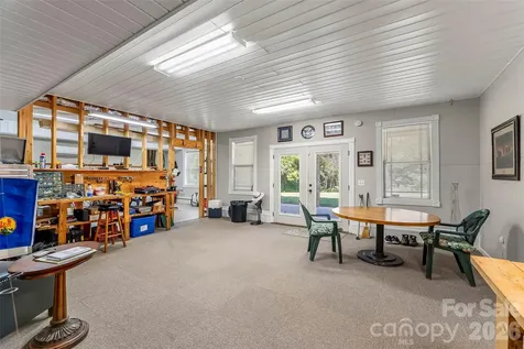 5895 Bakers Point Hickory NC 28602